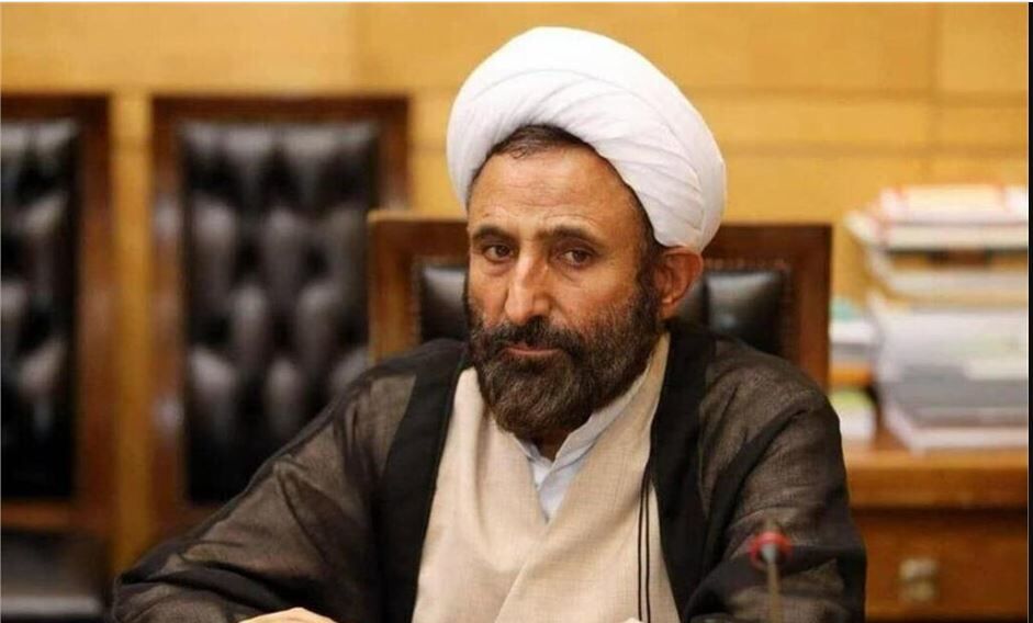 وظیفه روحانی این بود که از صحنه ابتذال عکس بگیرد
