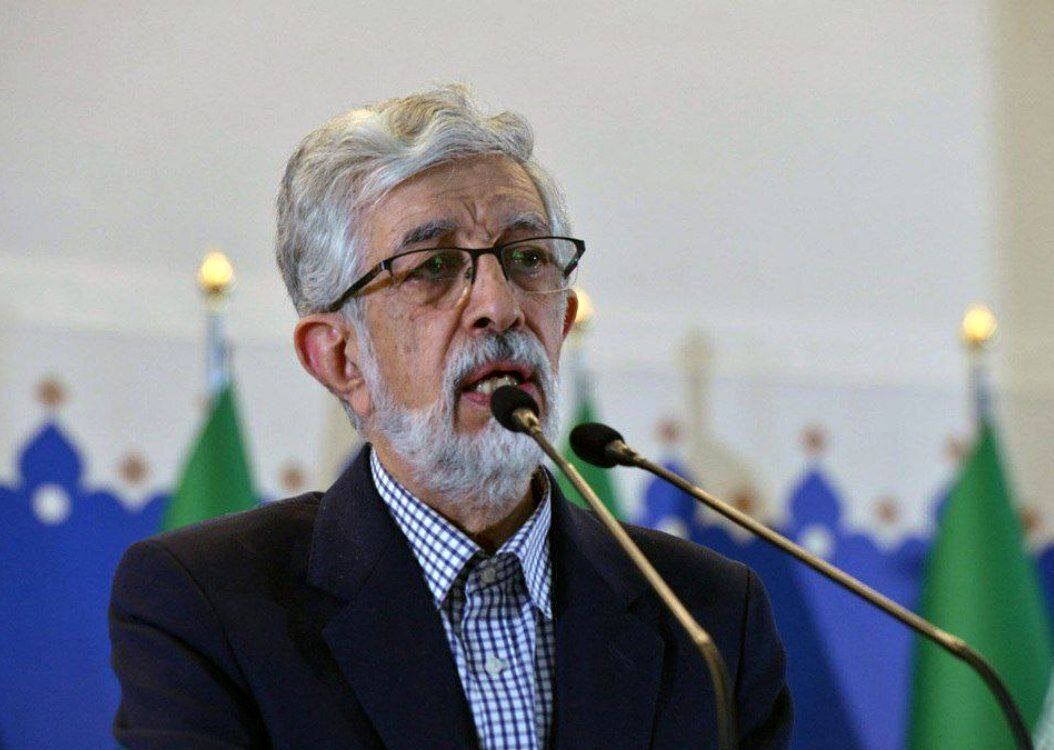 
حاضران با شروع سخنرانی حدادعادل سالن را ترک کردند
