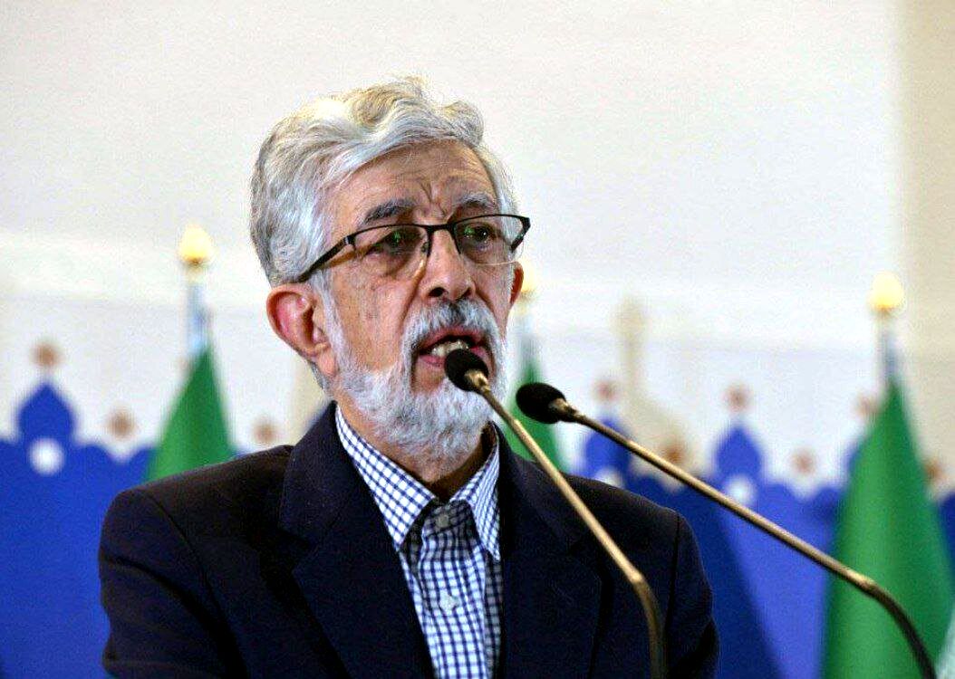 
حاضران با شروع سخنرانی حدادعادل سالن را ترک کردند