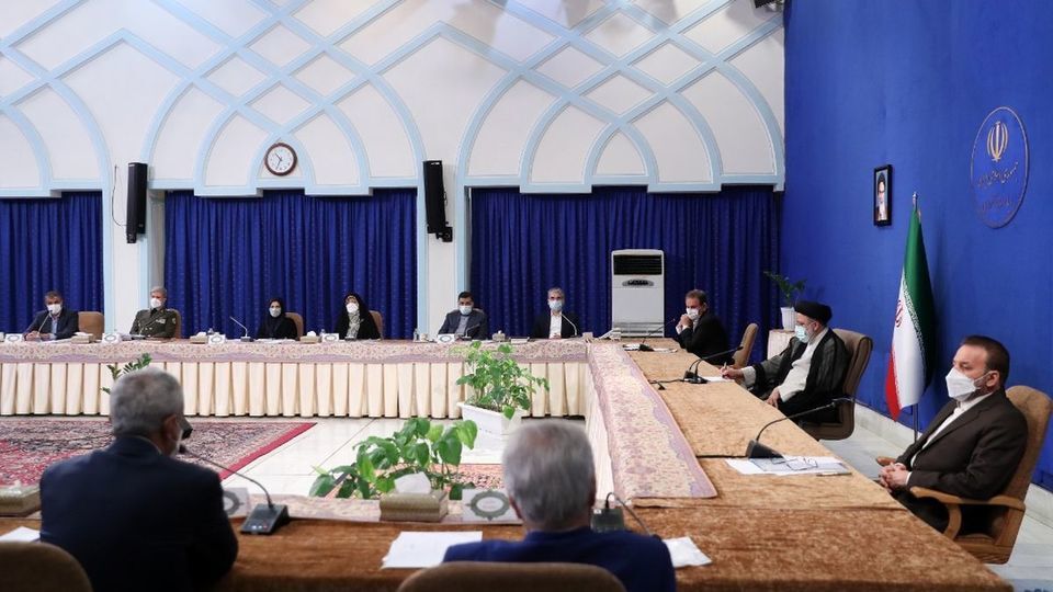 
ازبه‌کارگیری افراد به صرف آشنایی و رفاقت خودداری کنید

