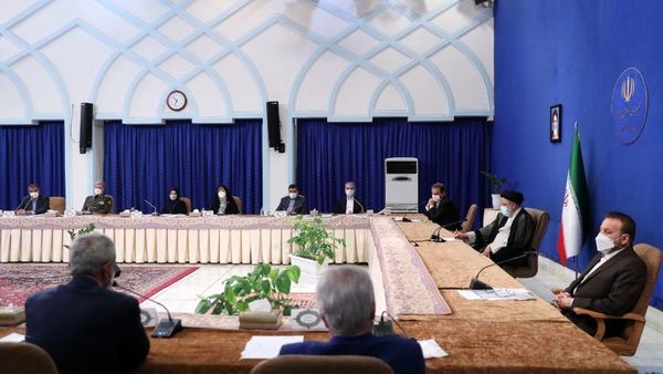 
ازبه‌کارگیری افراد به صرف آشنایی و رفاقت خودداری کنید
