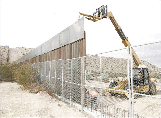 چاله‌هایی در آنسوی دیوار مکـزیک