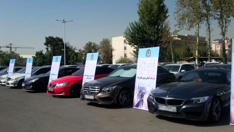 برخورد پلیس با «دور دور»در خیابان