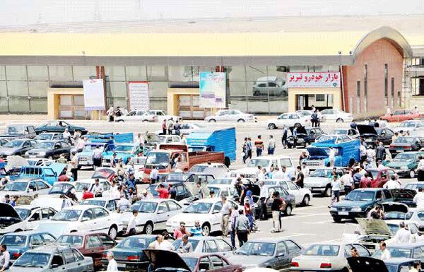  برخی منافعشان در بی سروسامانی بازار خودرو است 