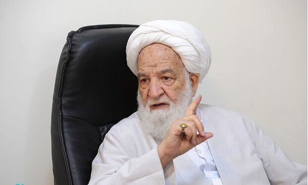 
هر کسی نمی‌تواند امر به معروف کند