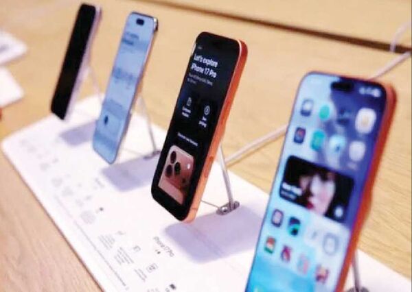 
دلار، موبایل را از دسترس خارج کرد