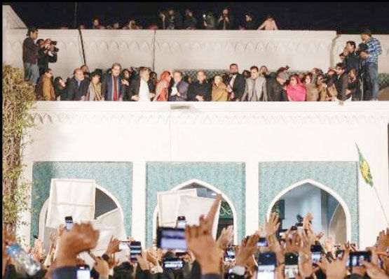 حامیان عمران‌خان بیشترین کرسی انتخابات پاکستان را کسب کردند
