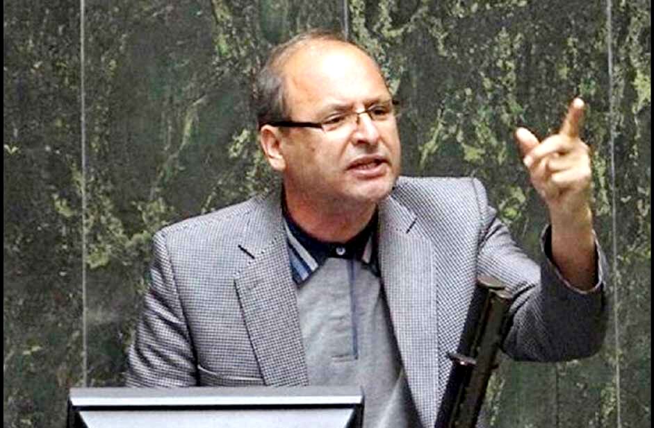 
در شهرستان‌ها پول داده‌ بودند که افراد در تظاهرات شرکت کنند و شعار بدهند