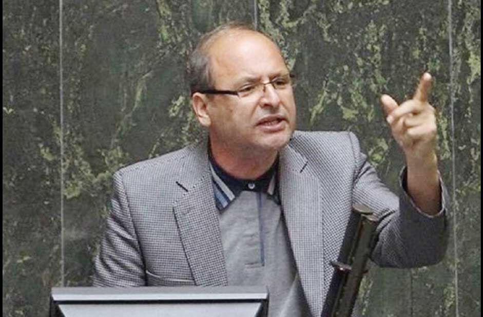 
در شهرستان‌ها پول داده‌ بودند که افراد در تظاهرات شرکت کنند و شعار بدهند