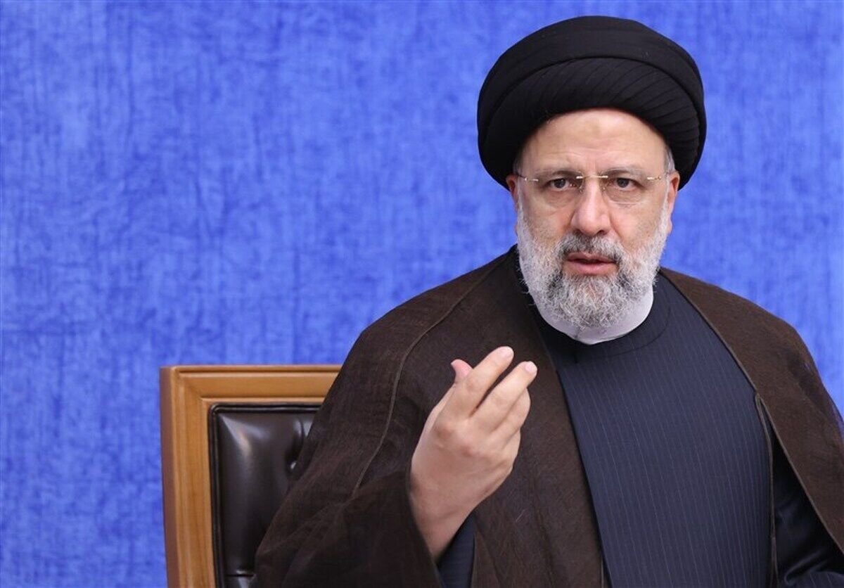 
باید افکار عمومی اقناع و به سوالات و شبهات مردم پاسخ داده شود