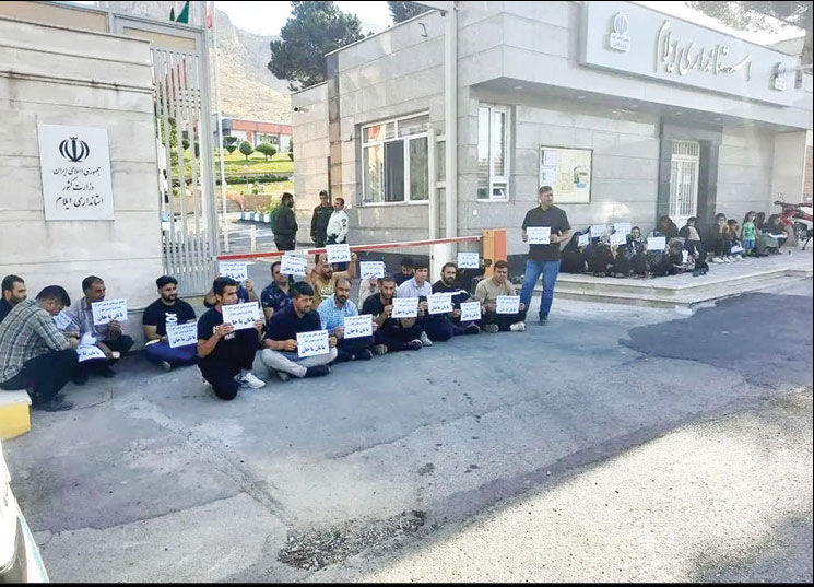 تجمع کارگران ارغوان‌گستر 

مقابل استانداری ایلام
