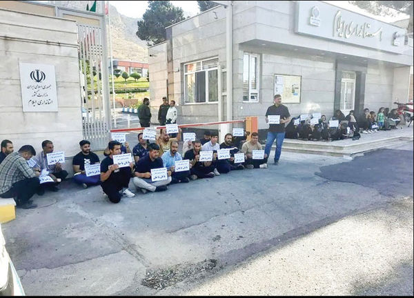 تجمع کارگران ارغوان‌گستر 

مقابل استانداری ایلام