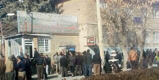 بدون چکمه، بادگیر و دستمزد کار می‌کنیم