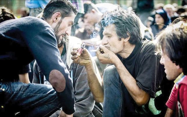 
 آن‌قدر پاتوق به زاکانی نشان می‌دهم که شرمنده حرفش شود