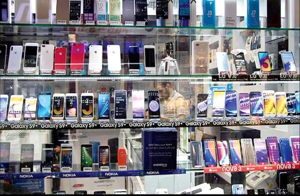 
واردات آیفون با نام شیائومی، قاچاق با مجوز رسمی است