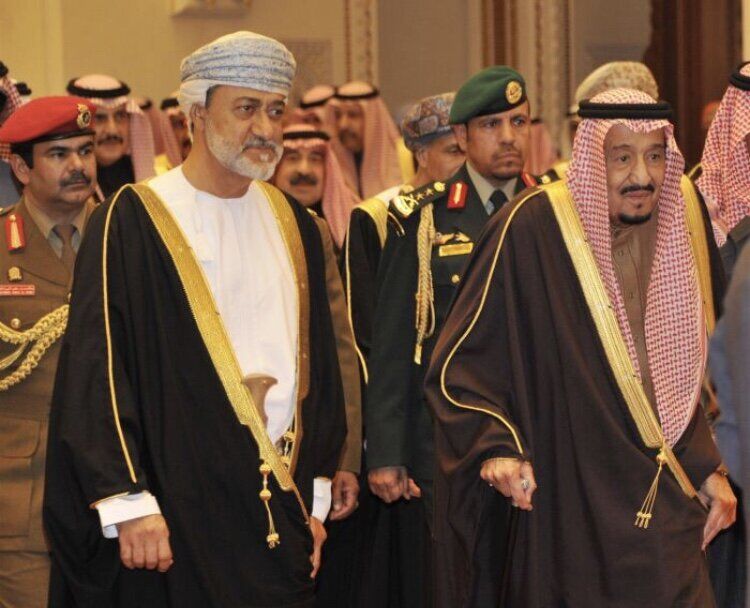 سلطان عمان در خصوص ایران با پادشاه سعودی رایزنی می‌کند