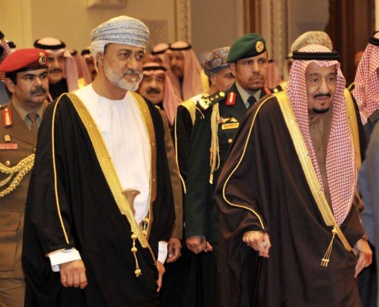 سلطان عمان در خصوص ایران با پادشاه سعودی رایزنی می‌کند