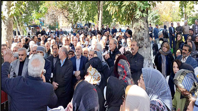 بازنشستگان کشوری در چند شهر تجمع کردند