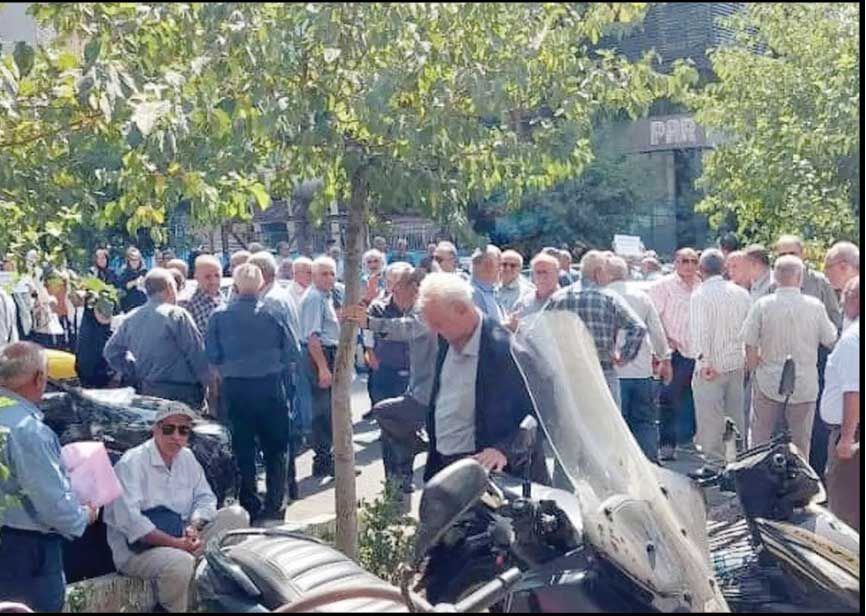 تجمع بازنشستگان فولاد 

علیه افزایش فرانشیز درمان