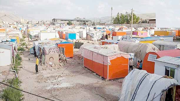 
مقروض، بیکار و همچنان کانکس‌نشین