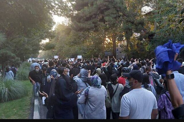 برگزاری تجمعاتی در اعتراض به عملکرد گشت ارشاد در تهران