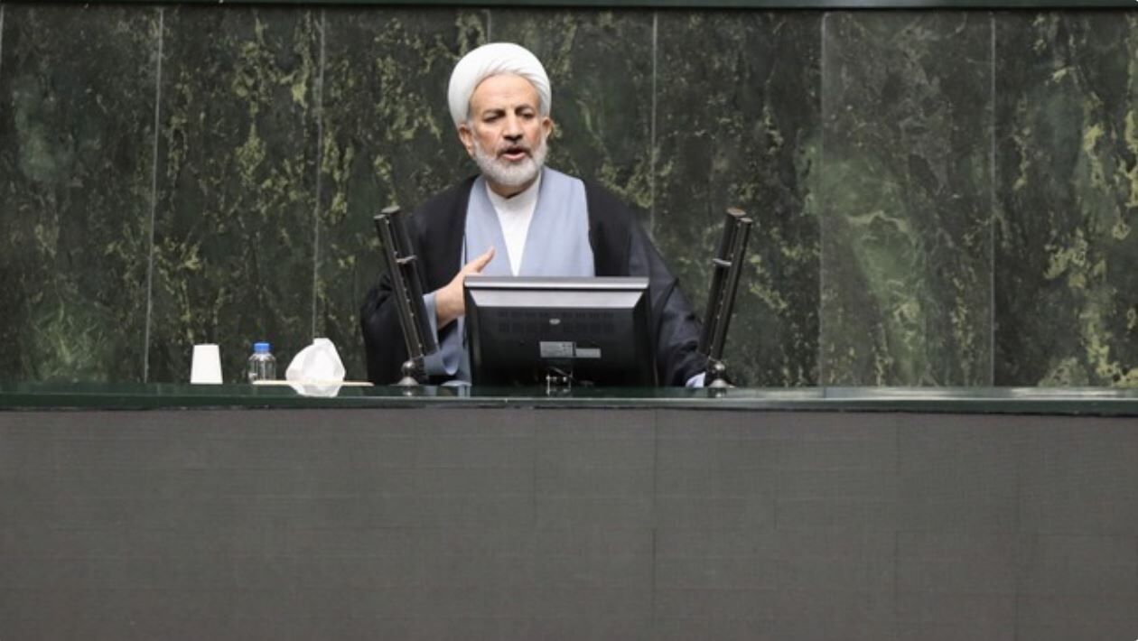 

آقای باهنر به خون شهدا و ملت عزیز ایران خیانت کرد