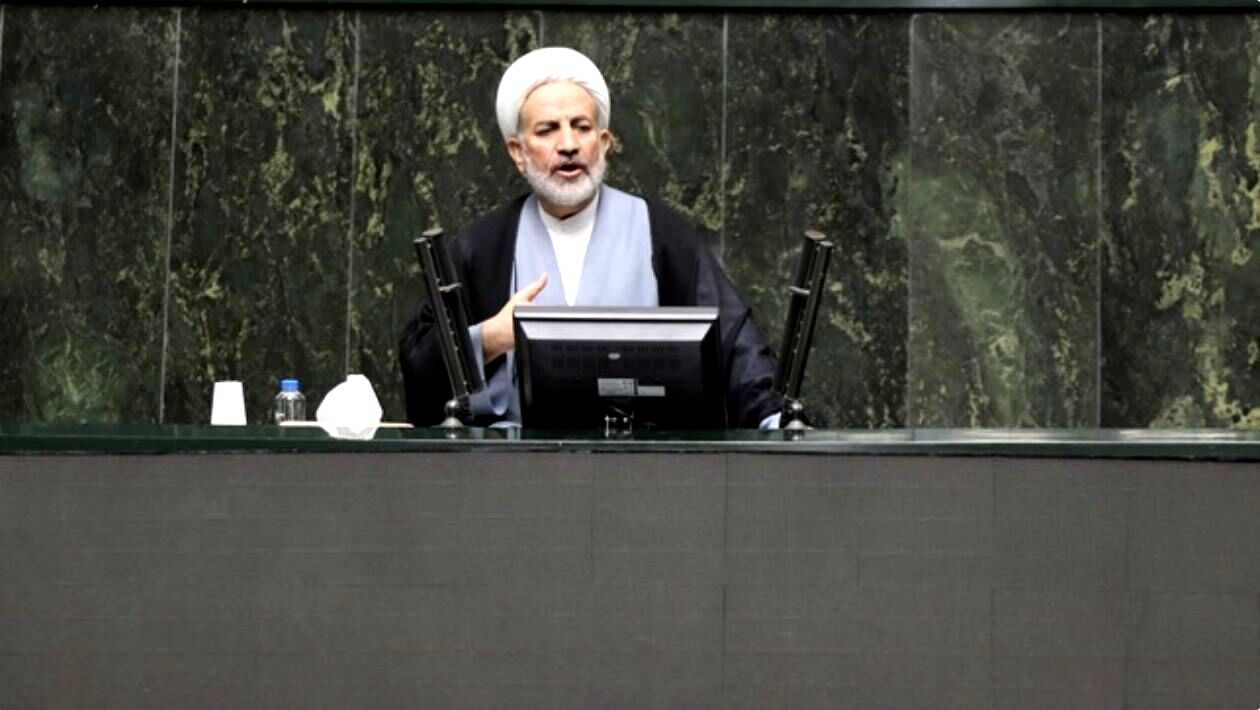 

آقای باهنر به خون شهدا و ملت عزیز ایران خیانت کرد