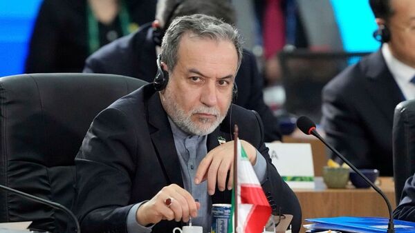 تهدید به بستن تنگه هرمز درخواست برخی افراد عادی است که هیچ مسئولیتی ندارند