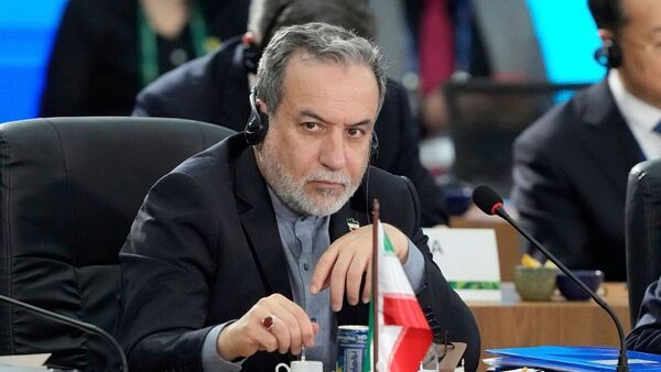تهدید به بستن تنگه هرمز درخواست برخی افراد عادی است که هیچ مسئولیتی ندارند
