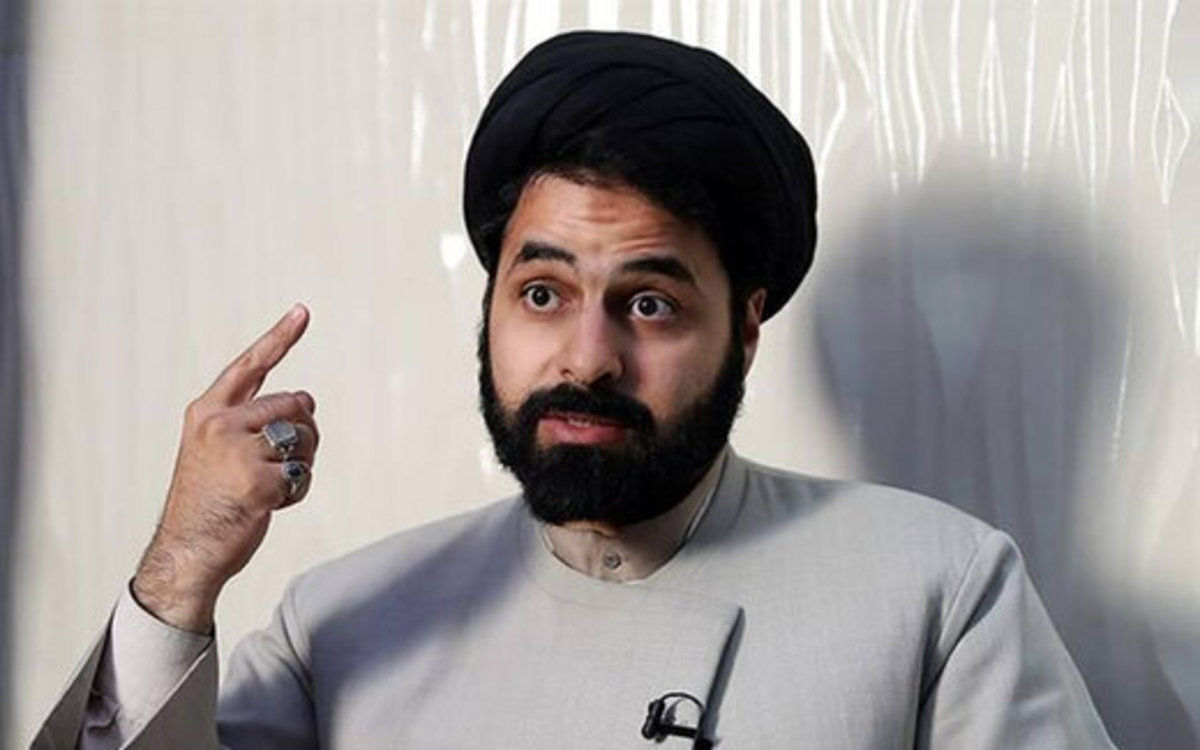
صدرالساداتی خلع لباس شد
