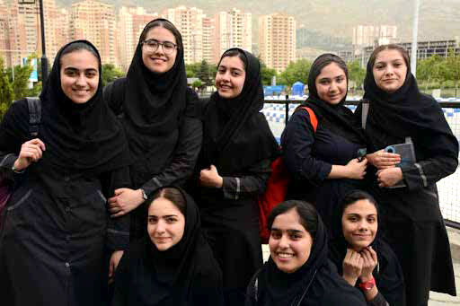 
از ازدواج دخترانِ دبیرستانی حمایت می‌کنیم
