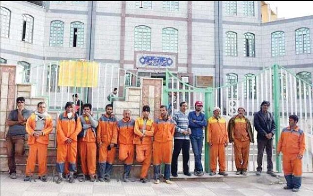 اعتراض کارگران شهرداری یاسوج 

به تاخیر در پرداخت حقوق