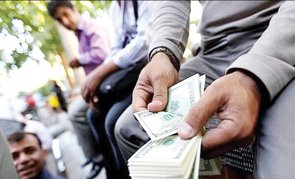 دلار امسال را با نرخ ۶۰ هزار تومان به پایان می‌برد