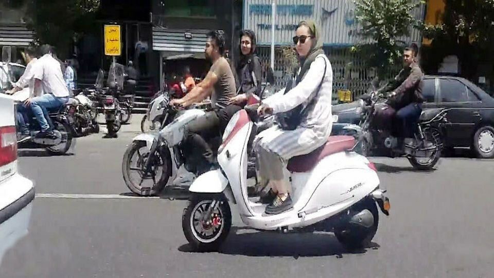 افزایش تقاضا از سوی زنان برای خرید موتور‌های برقی