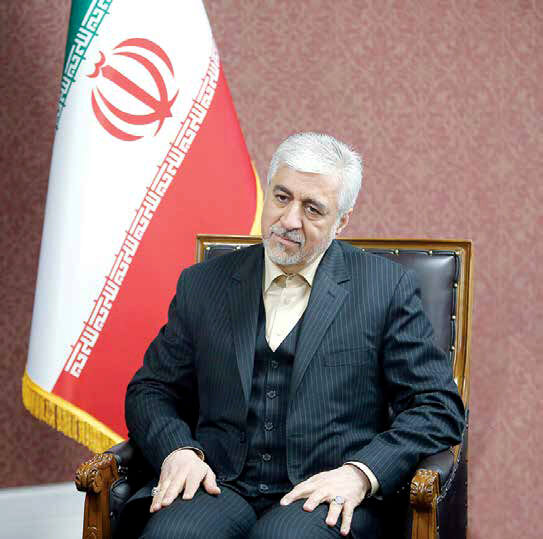 
فقط نگاه می‌کند!