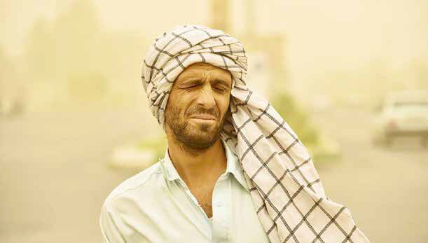 «یکی داستانست پرآب چشم»
