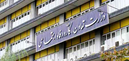 
حل مشکل دستمزد نیاز به تصمیم ملی و شجاعانه دارد