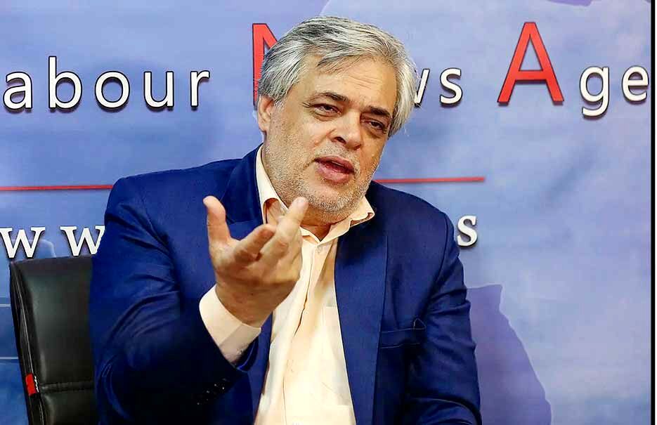 
پزشکیان می‌تواند با یک سطر فرمان،  شورای عالی فضای مجازی را منحل کند