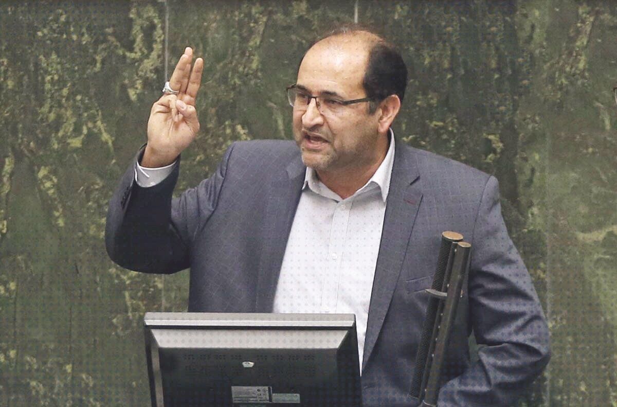 

سران قوا به جای حل مشکل، غرب و شرق را نفرین می‌کنند