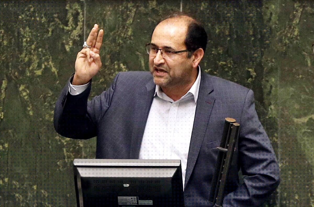 

سران قوا به جای حل مشکل، غرب و شرق را نفرین می‌کنند