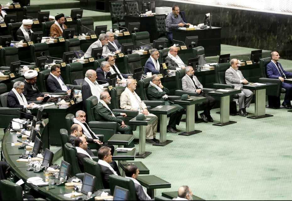 
همنوایی بهارستان در مخالفت با مصوبه بنزینی دولت