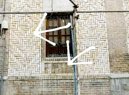 
بدسلیقگی در مرمت دیوارهای خانه مقدم
