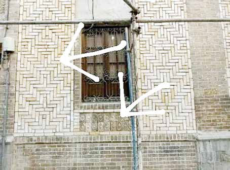 
بدسلیقگی در مرمت دیوارهای خانه مقدم
