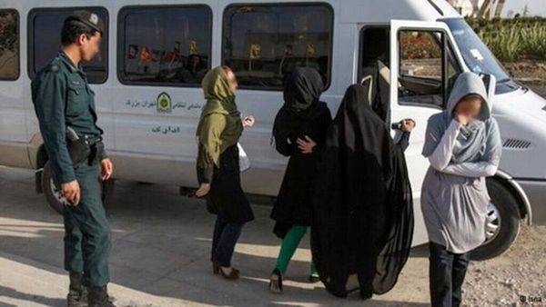 ارسال پیامک‌ پلیس به همراه عکس به ناقضان حجاب