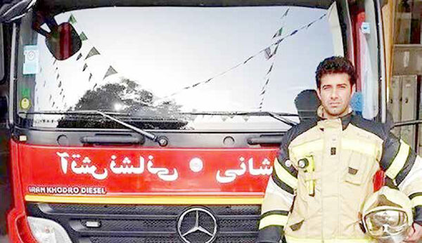 آتش‌نشانان یک یک جان می‌دهند