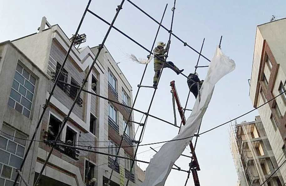 
مسئولان دست‌های لرزان کارگران را نمی‌بینند