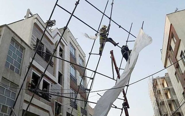 
مسئولان دست‌های لرزان کارگران را نمی‌بینند