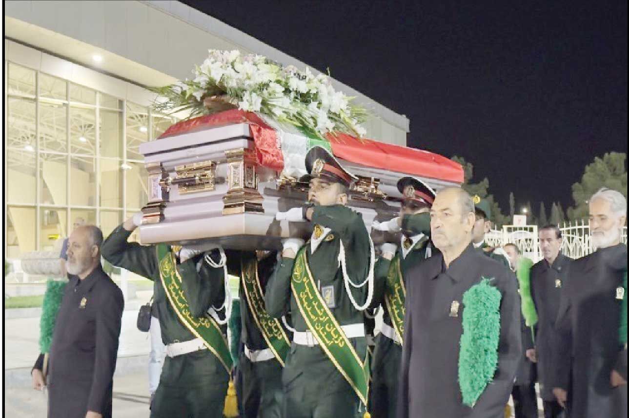 
پیکر استاد در مام وطن آرام گرفت