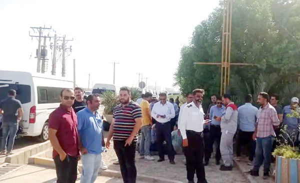 کارگران شرکت پایانه‌های بندر ماهشهر 

باز هم تجمع کردند