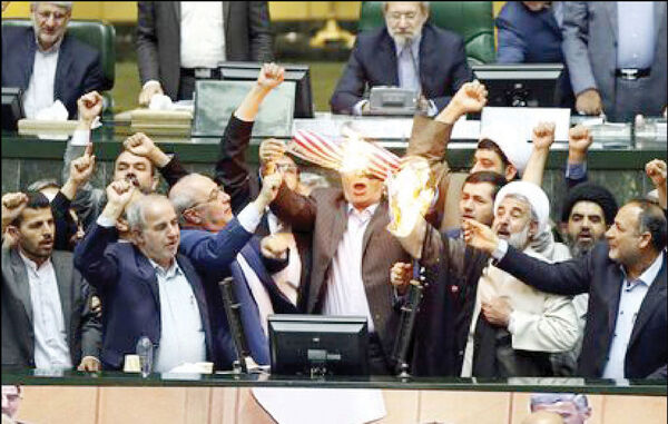 : 
آتش زدن برجام، دلار ۷ هزارتومانی را به ۸۰ هزار تومان رساند